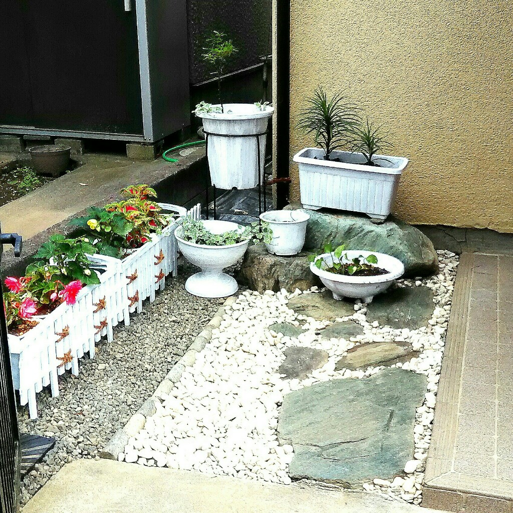 １００均塗料で テラコッタ色 にリメイク 古い植木鉢がおしゃれに 鈴木ややブログ